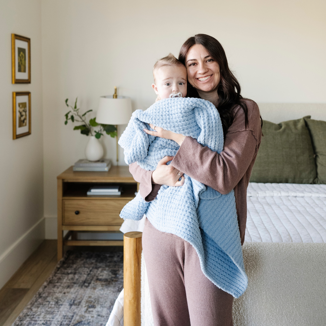 WAFFLE KNIT RECEIVING BLANKETS: Swan