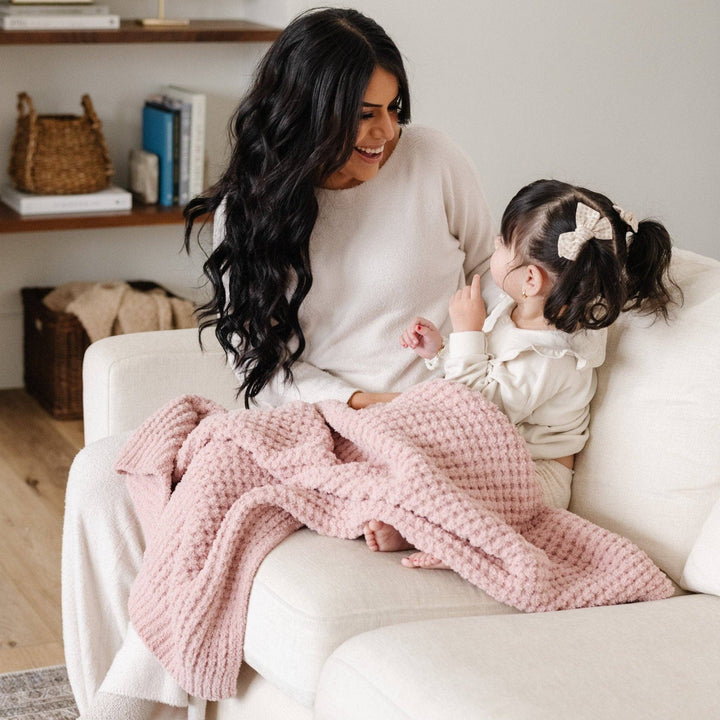 WAFFLE KNIT RECEIVING BLANKETS: Swan